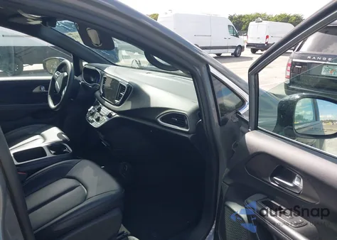 2025 Chrysler Pacifica Select z USA, uszkodzony, nr VIN 2C4RC1BG5SR504924